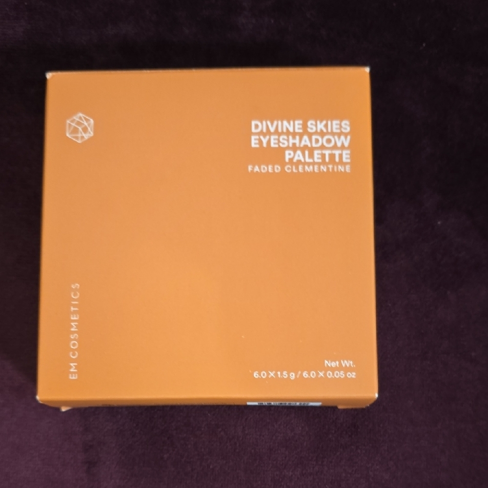 EM Cosmetics Divine Skies Eyeshadow Palette - Picture 2 of 8